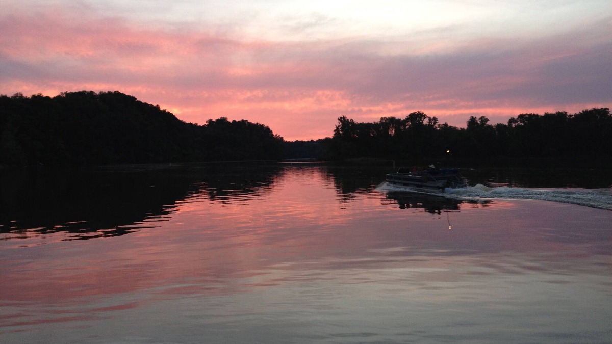 Claremont Cottage | Modern Lake Front 2 Bedroom Cottage On The Main Channel, Boat And Jetski Mournin
