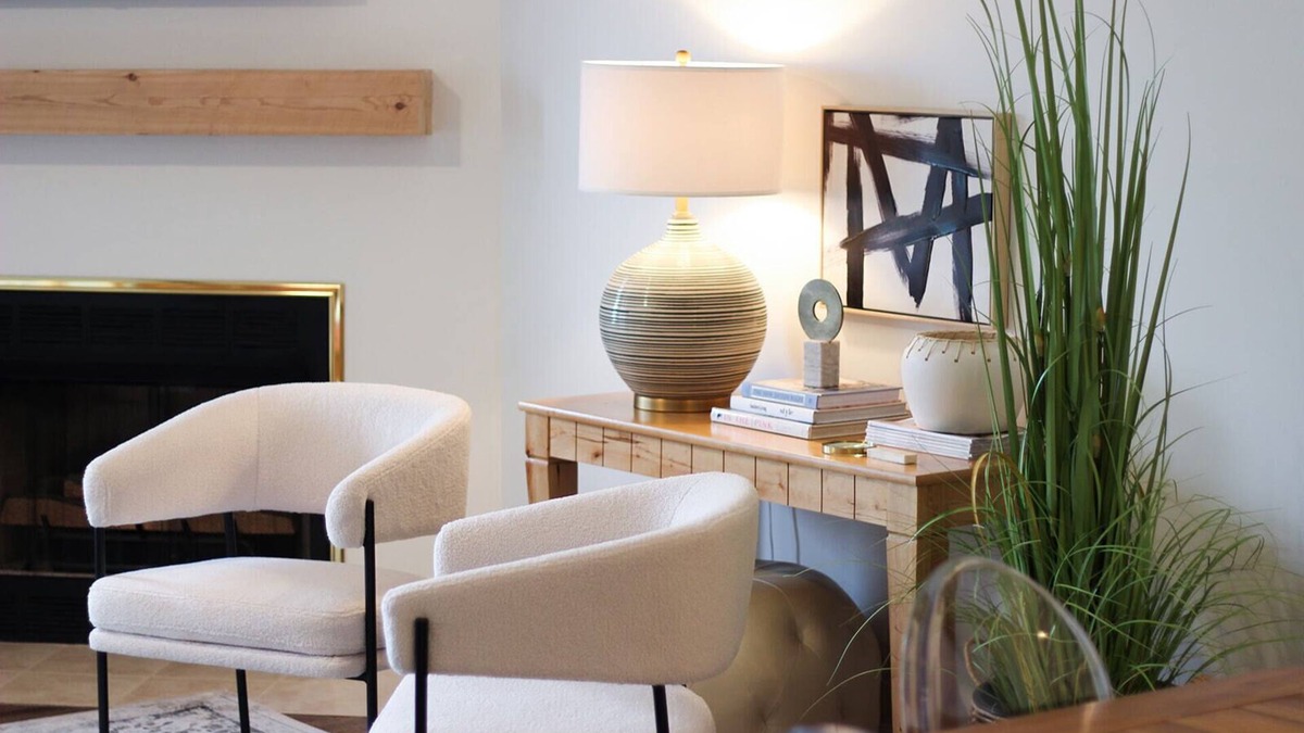 Huddleston Condo | Modern Lake Front Condo | Renovated Professionally | Amenities