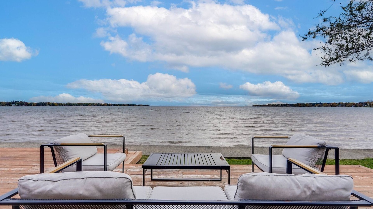 Venise-en-Quebec Villa | Modern Lake House with Spa on Champlain Lake, Venise-en-Québec