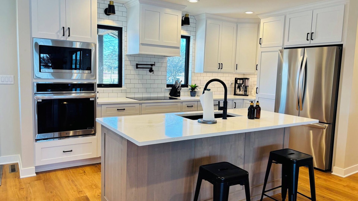 Beaver Dam House | Modern Lake Home: Family Fun & Memorable Getaway!