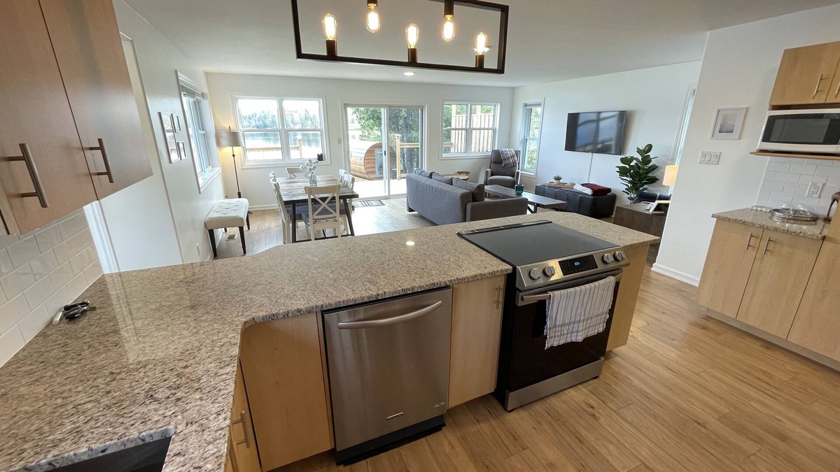 Sudbury Cottage | Modern lake house 20 minutes from the city.