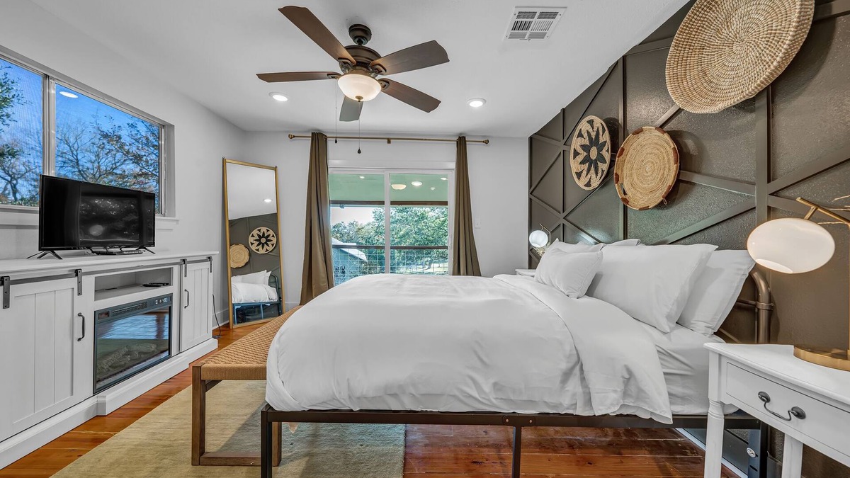 Somerville House | Modern Lake House 2 Units, Pool, Lake 3Min, Pets