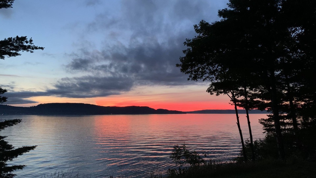 Munising House | Modern Lake Superior Beach House - RARE AUGUST AVAILABILITY 30+ DAYS ONLY