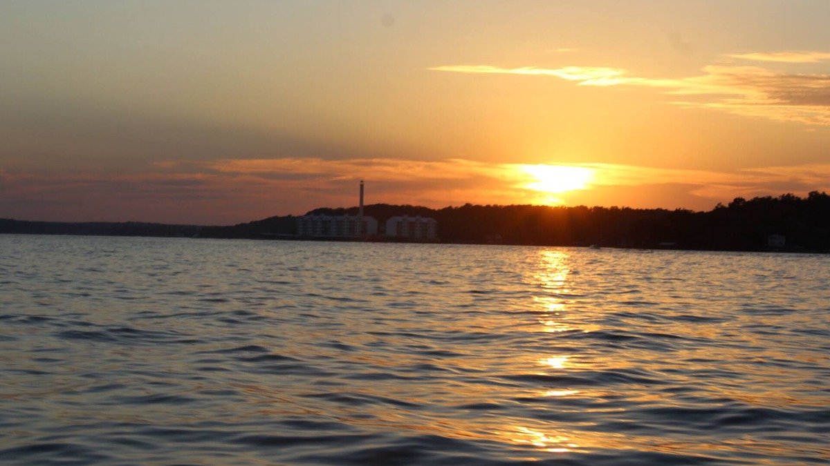 Lake Ozark Condo | Modern Lakefront Condo at Monarch Cove - Horseshoe Bend