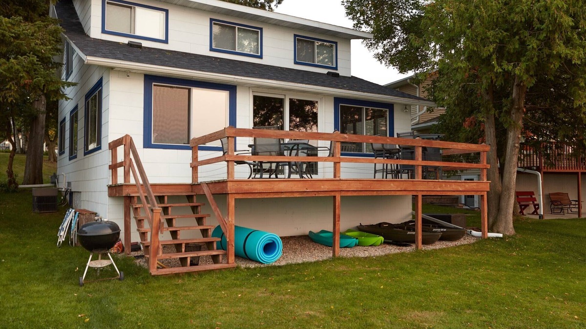 Shawano Cottage | Modern lakefront cottage. 30 minutes from Lambeau Field! Great fishing, swimming