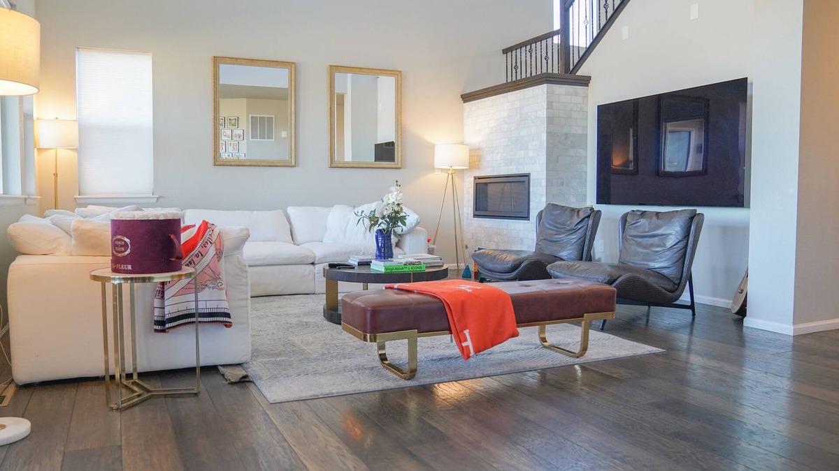 Lakewood House | Modern Lakefront Escape. Tranquil Haven: Ski & Beach Retreat. n