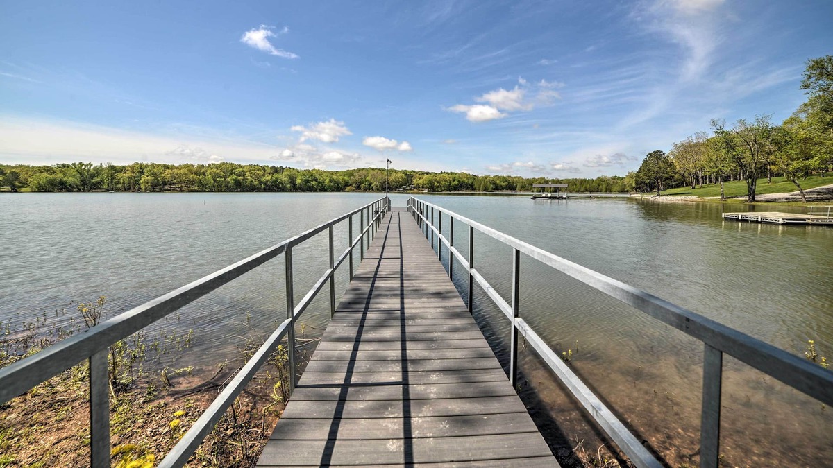 New Concord House | Modern Lakefront Getaway w/ Deck + Dock, In Cove!