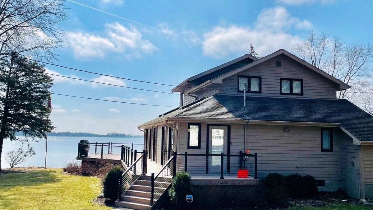 Eagle Lake House | Modern lakefront house, spectacular views and recreation equipment!