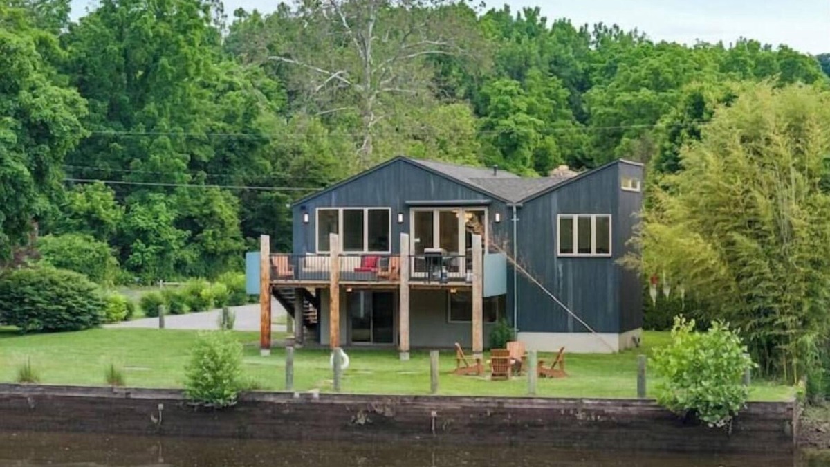 Saugerties House | Modern Lakefront Retreat