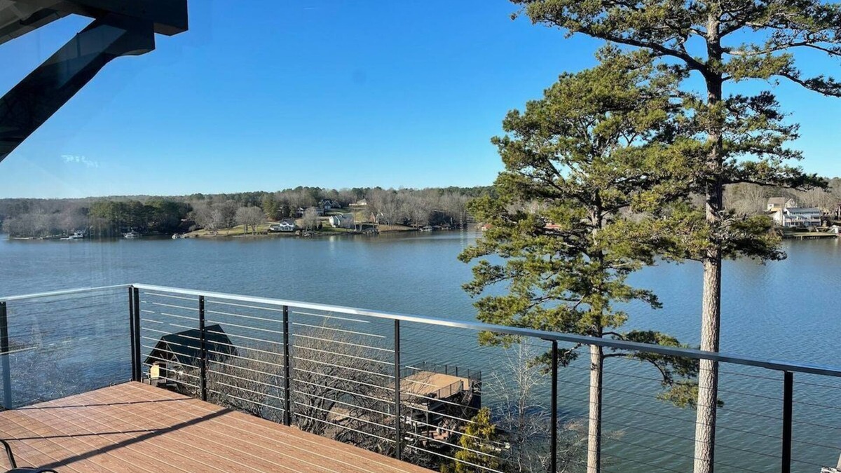 Hickory House | Modern Lakefront Views at Lake Hickory Haven