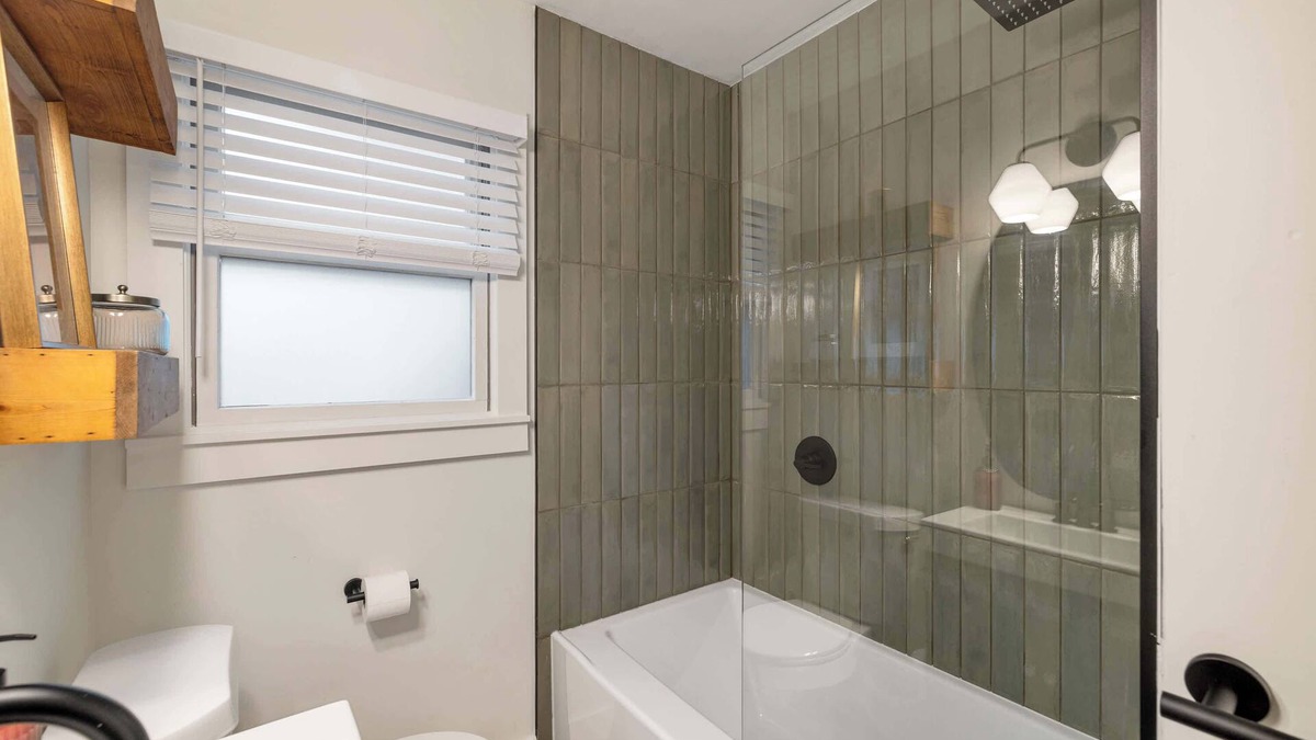 Linden House | Modern Lakehouse Hot Tub & Barrel Sauna