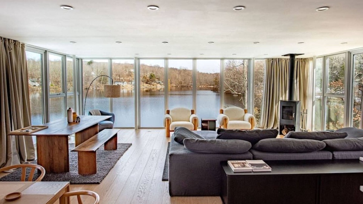 Holmes House | Modern Lakehouse in Hudson Valley
