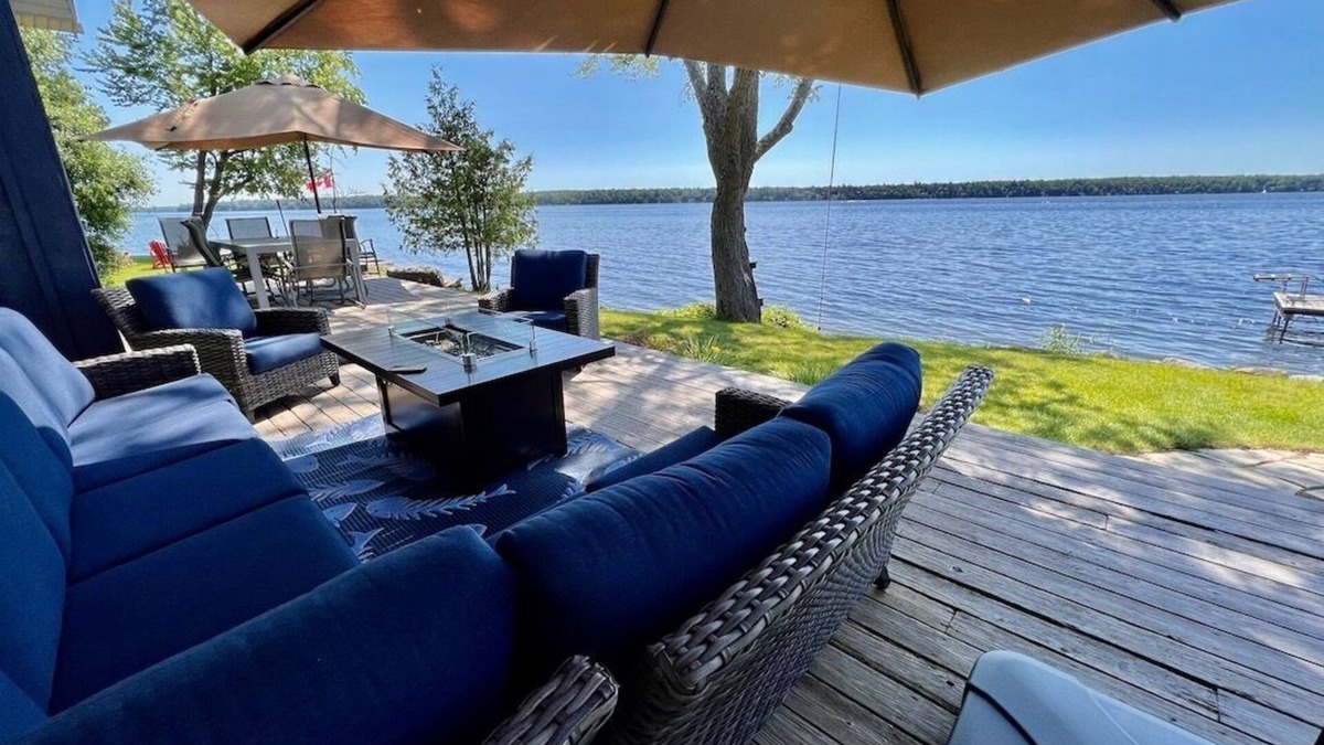 Selwyn Cottage | Modern Lakehouse on Clear Lake