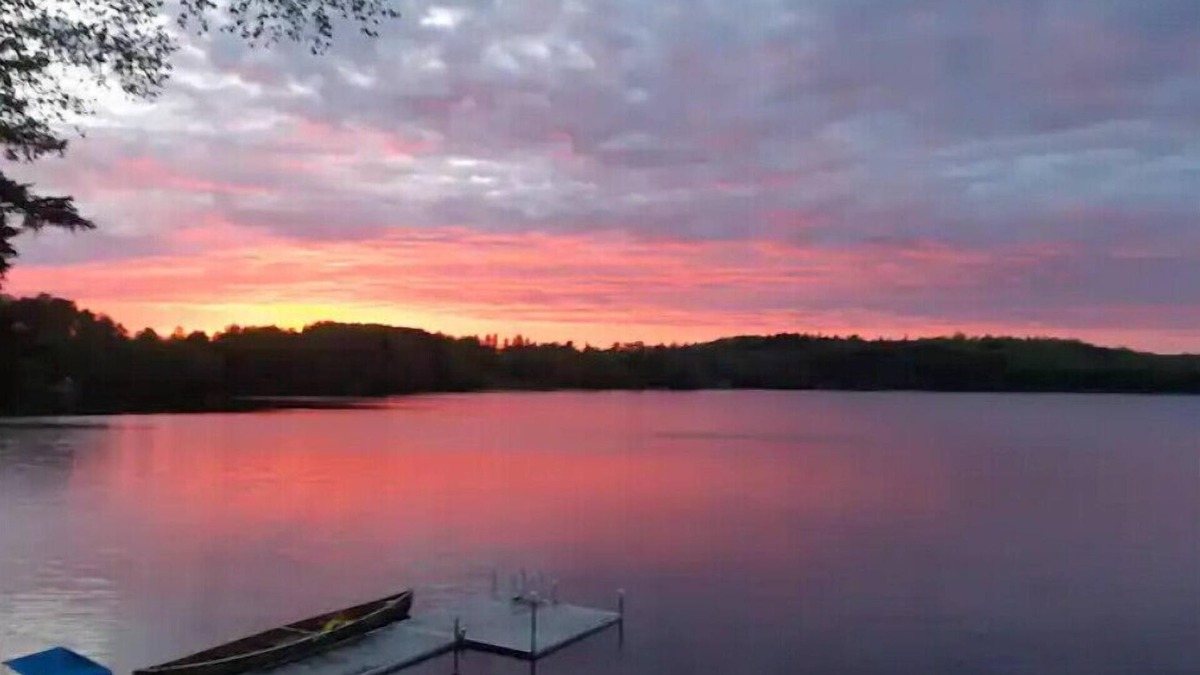 South River Cabin | Modern lakeside Cabin with Family Amentities