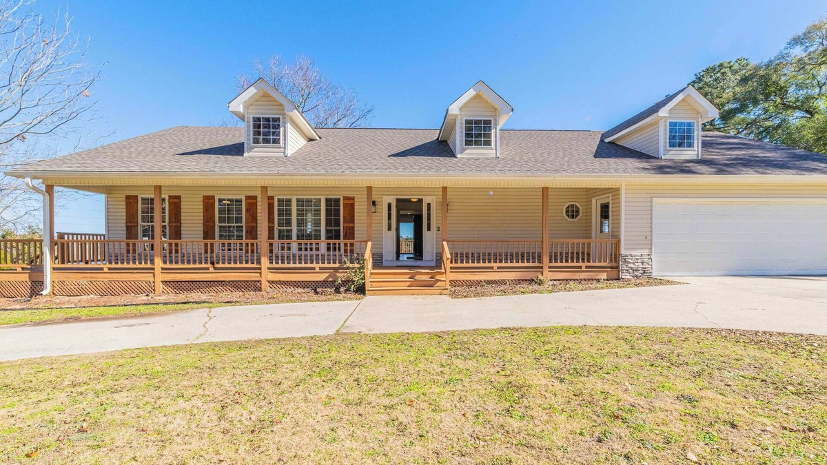 Eufaula House | Modern Lakeside Retreat: Hottub|FirePit|PoolTable