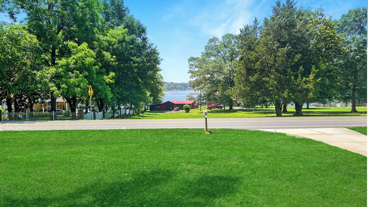 Bethlehem House | Modern Lakeview Escape in Hickory - Pet friendly