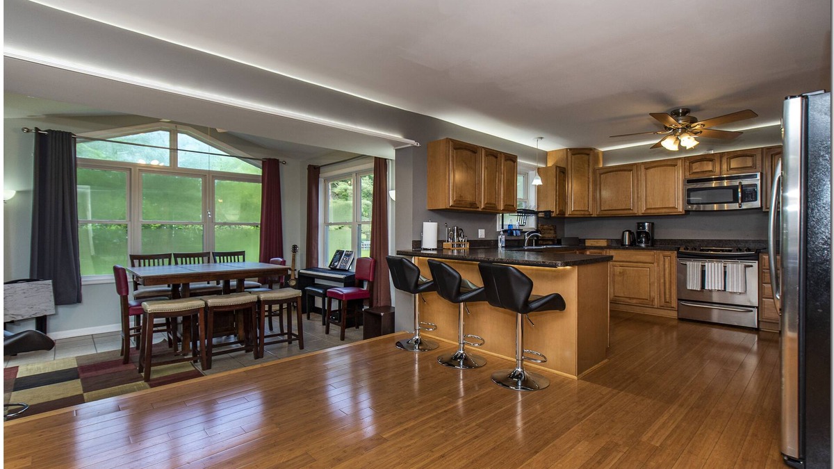 Seven Hills House | Modern large home near Cleveland