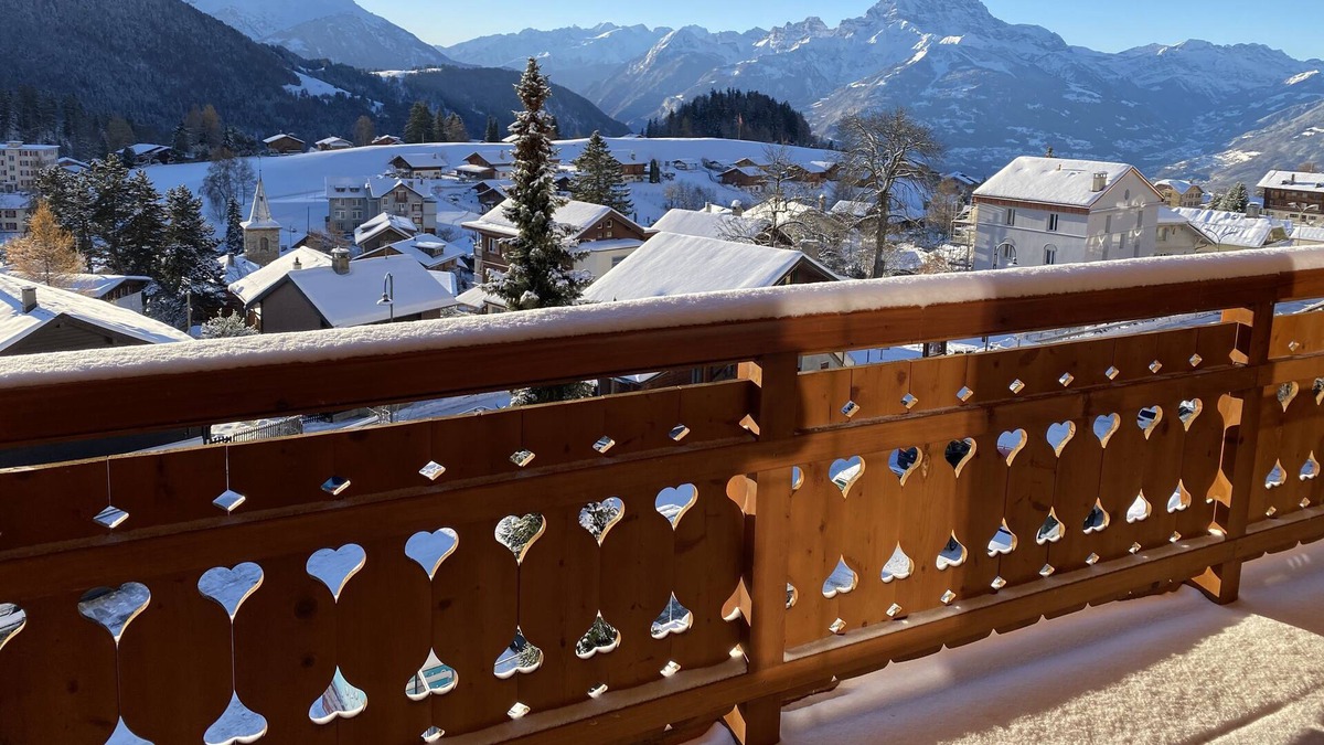 Leysin Apartment | Modern large luxury apartment with stunning views in village centre