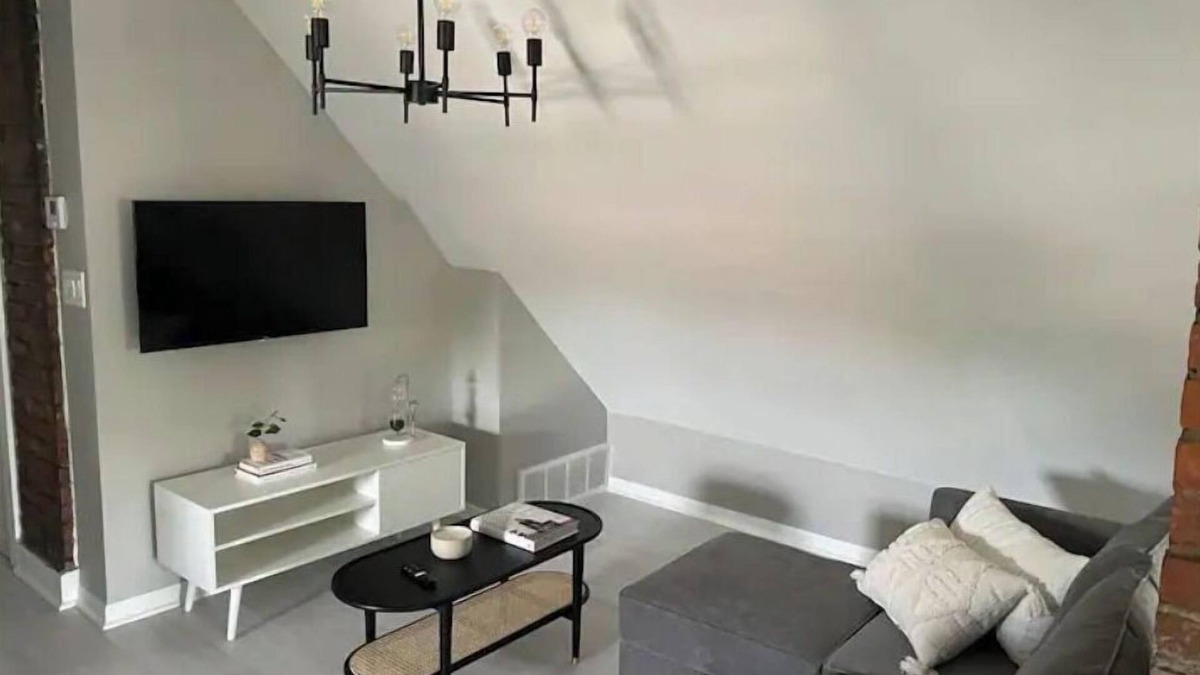 Tremont Apartment | Modern Large Studio Apartment in Heart of Tremont.