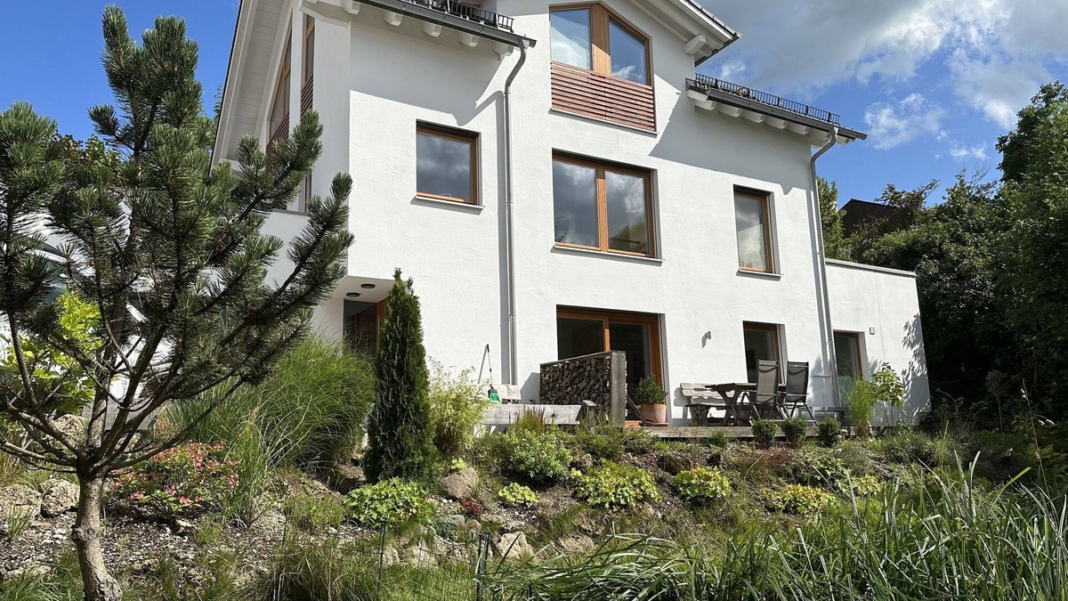 Konigsdorf Apartment | Modern, large terrace, garden and lots of sun.