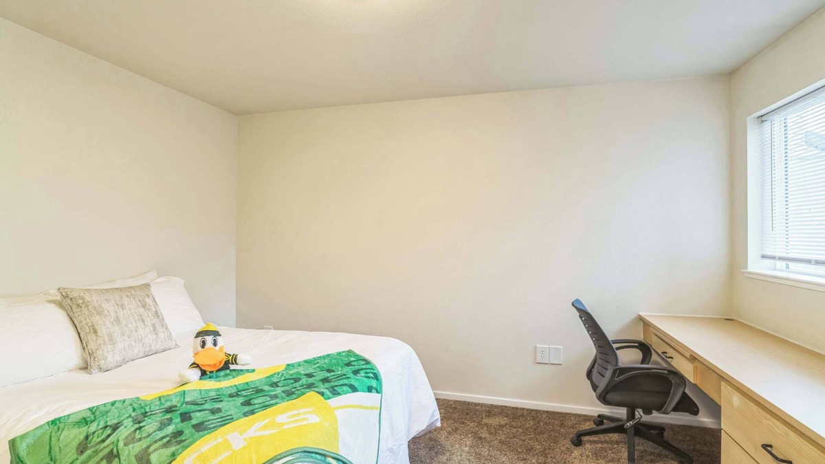 Harlow Apartment | Modern Living with Pool & Clubhouse Amenities