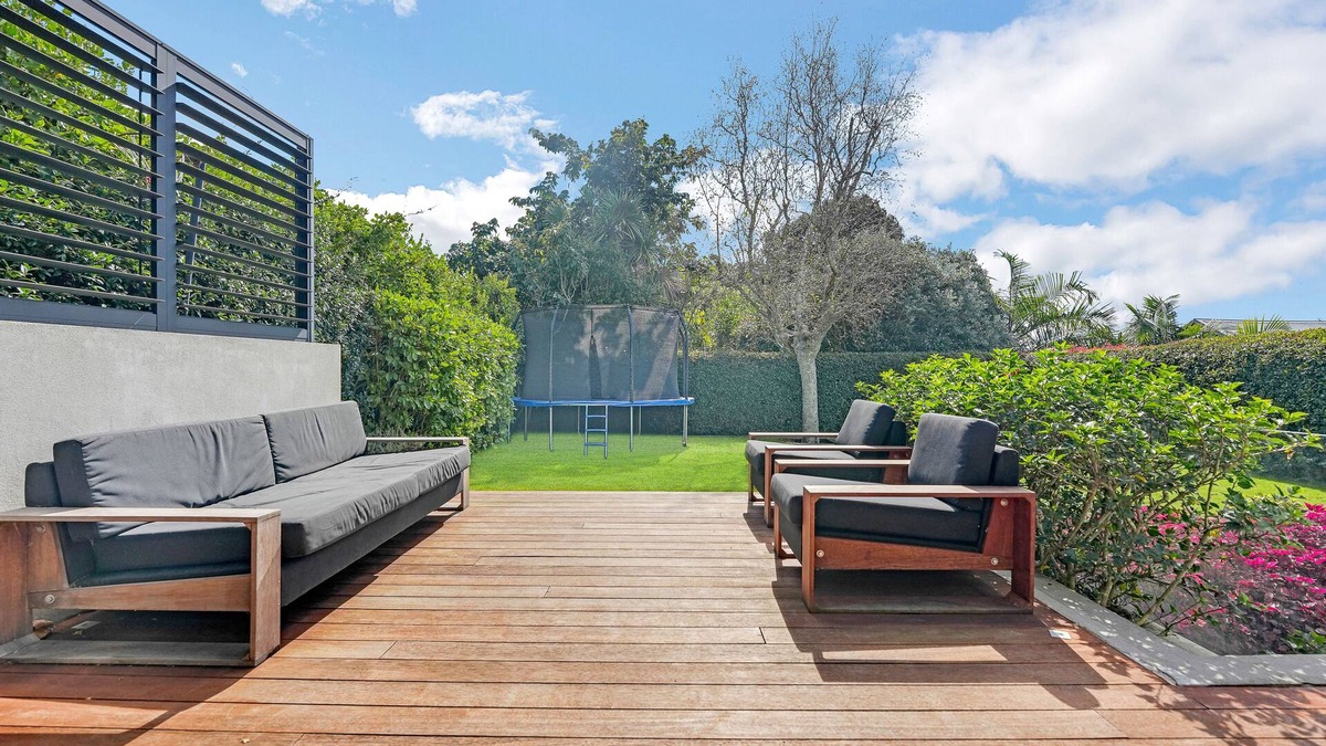 Grey Lynn House | Modern Living with Spa and Courtyard