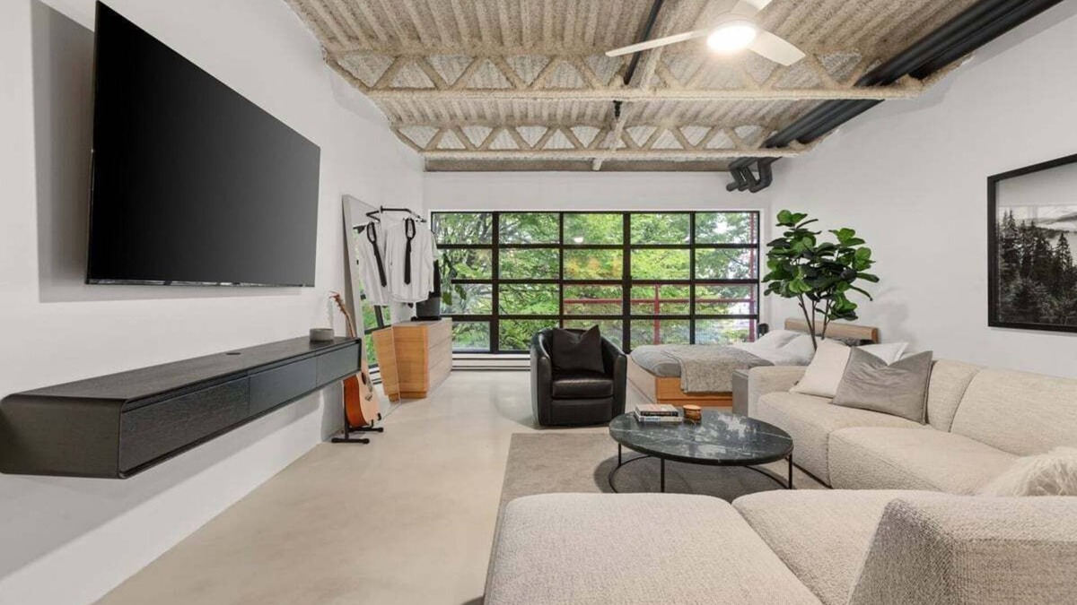 Mount Pleasant Condo | Modern Loft in Mt. Pleasant, Pet Friendly, Parking