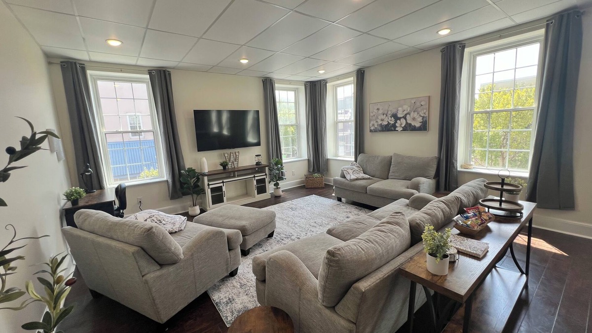 Newberry Apartment | Modern Loft on Main! Downtown Newberry