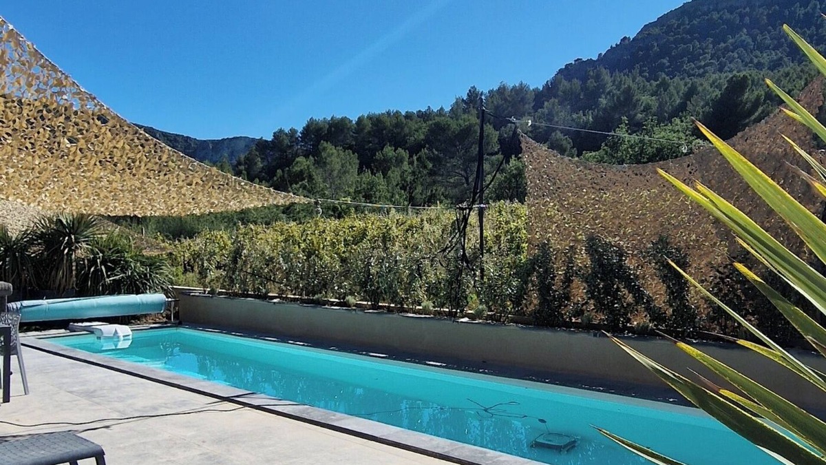 Pierrelongue Villa | Modern loft villa with terrace and swimming pool, unobstructed view of nature