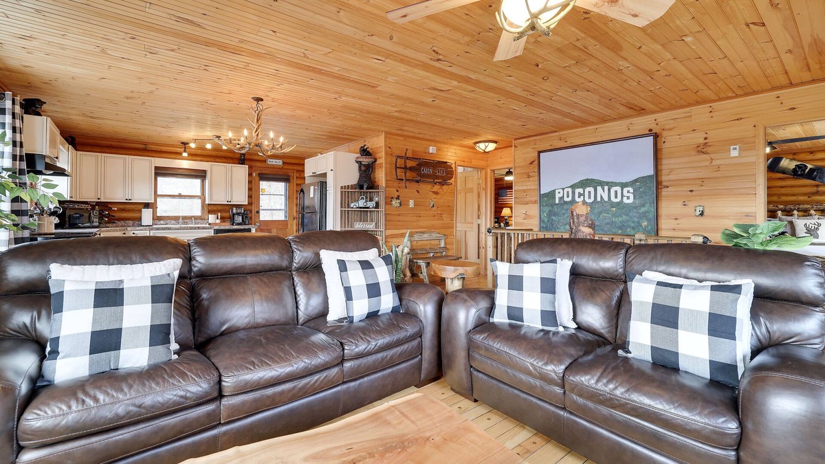 Mount Pocahontas Cabin | Modern Log Cabin, Large Deck, Firepit