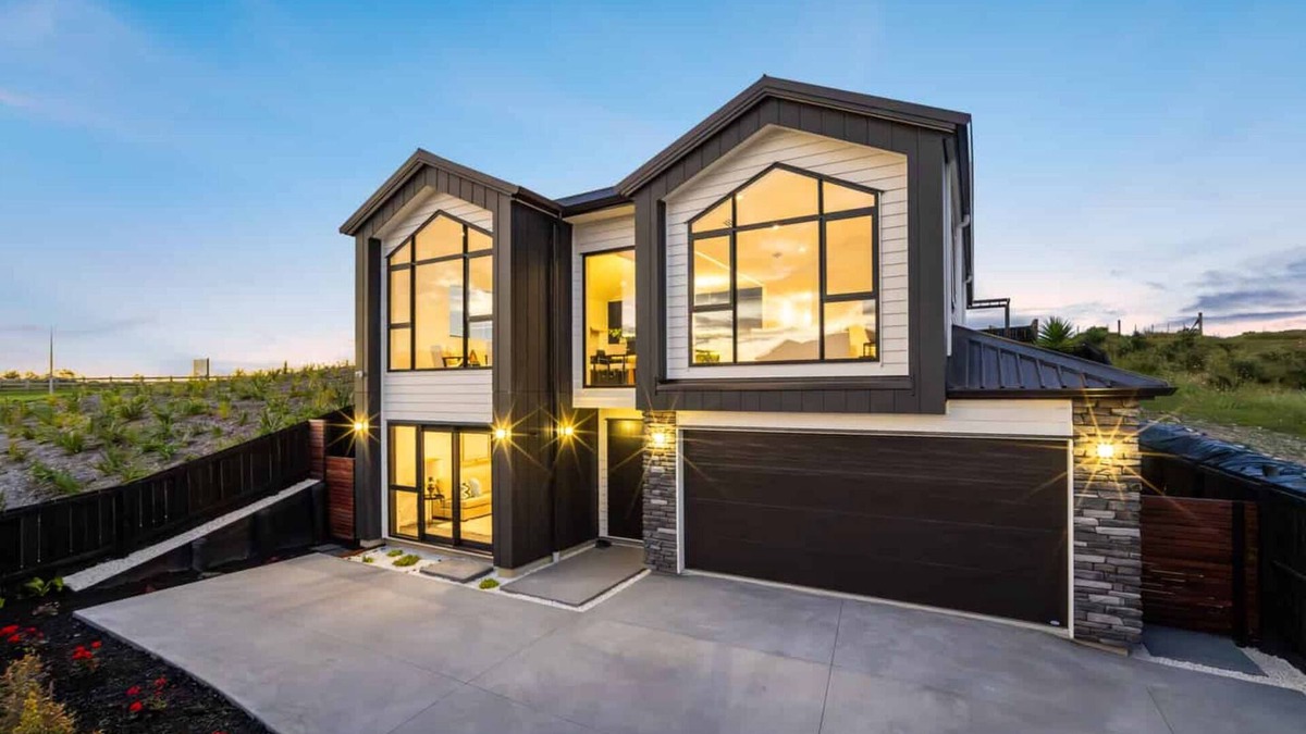 Long Bay House | Modern Long Bay comfort near beach and cafes.