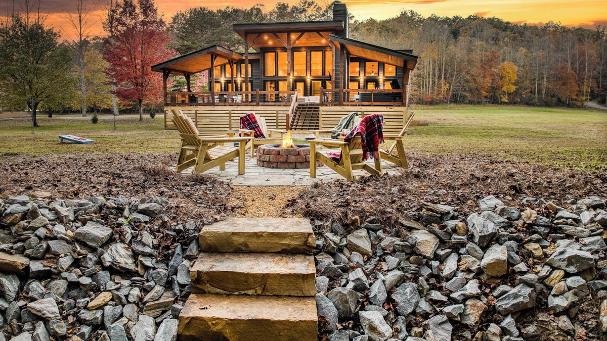Ridgeline Vistas Cabin | Modern LUX-Creek, Spa, Outdoor Kitchen & Fireplace