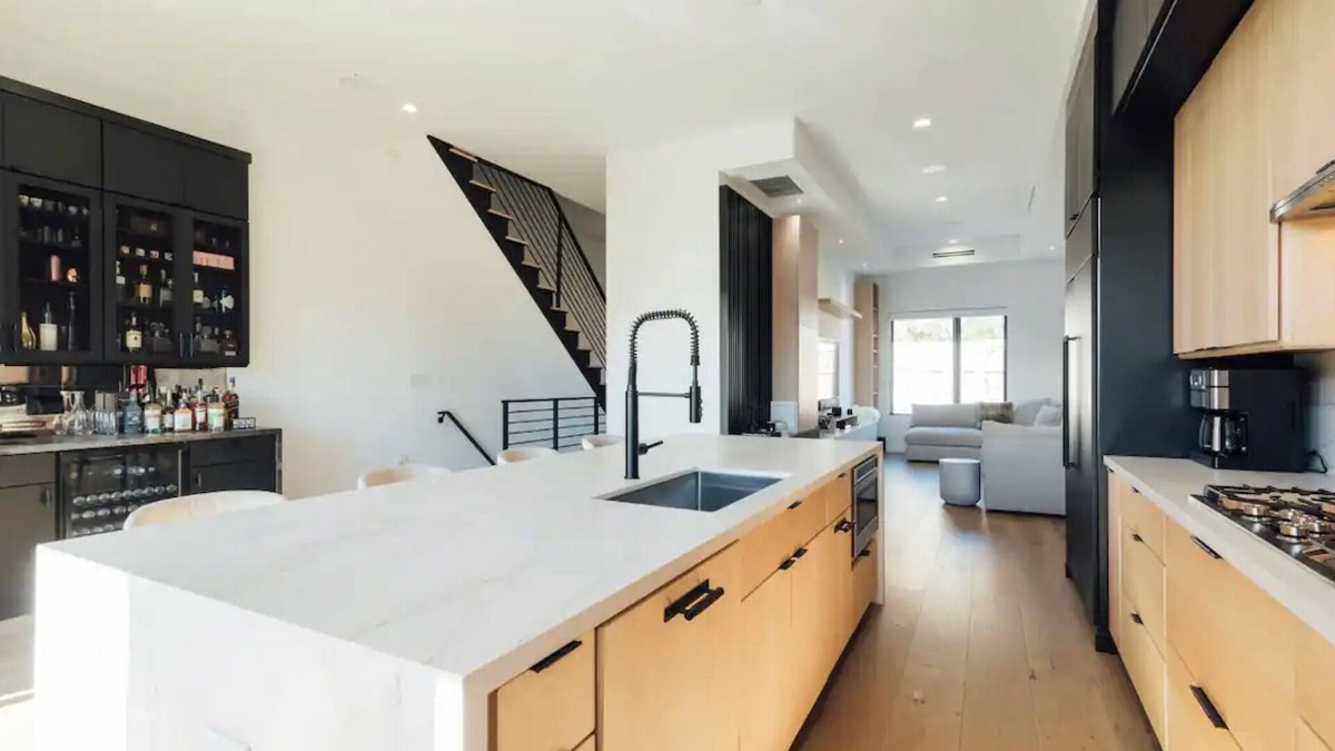 Communipaw House | Modern Lux Penthouse. Rooftop Views of NYC!