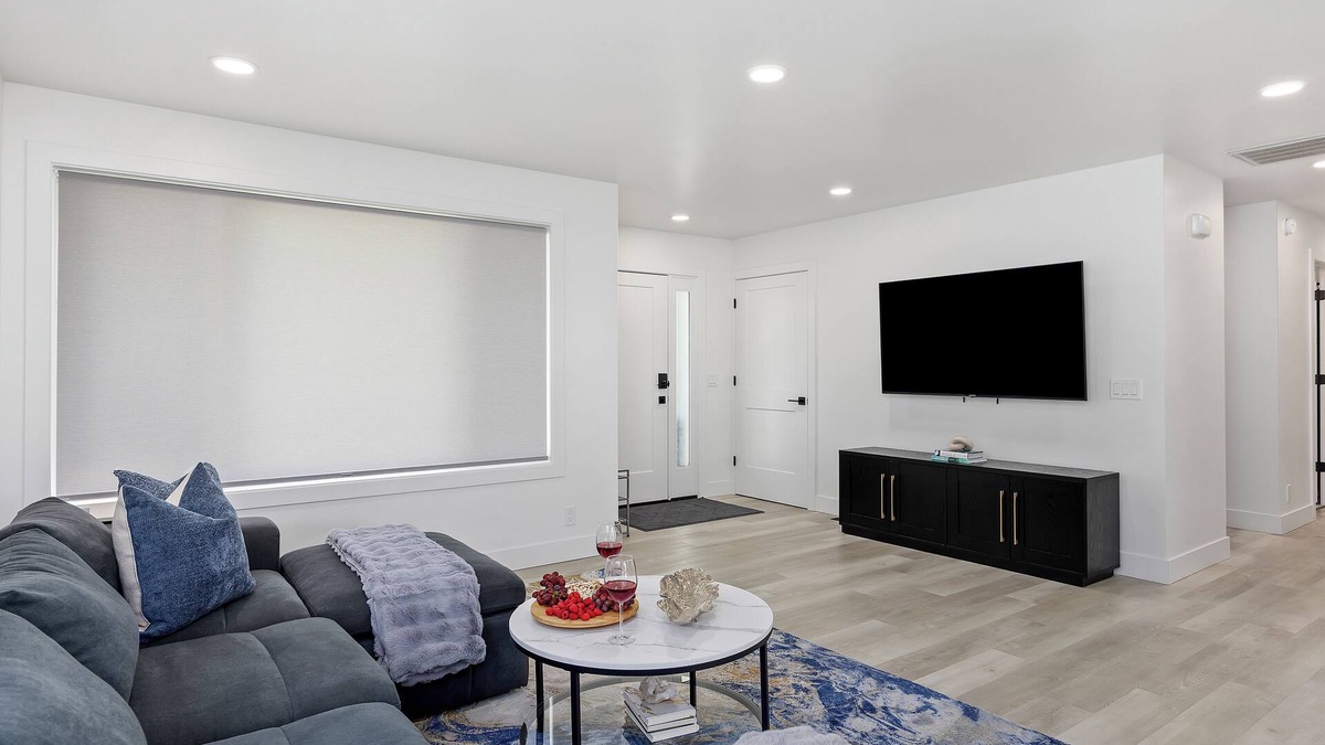 Burley House | Modern Luxe B 2BR Retreat by Modern Space Properties