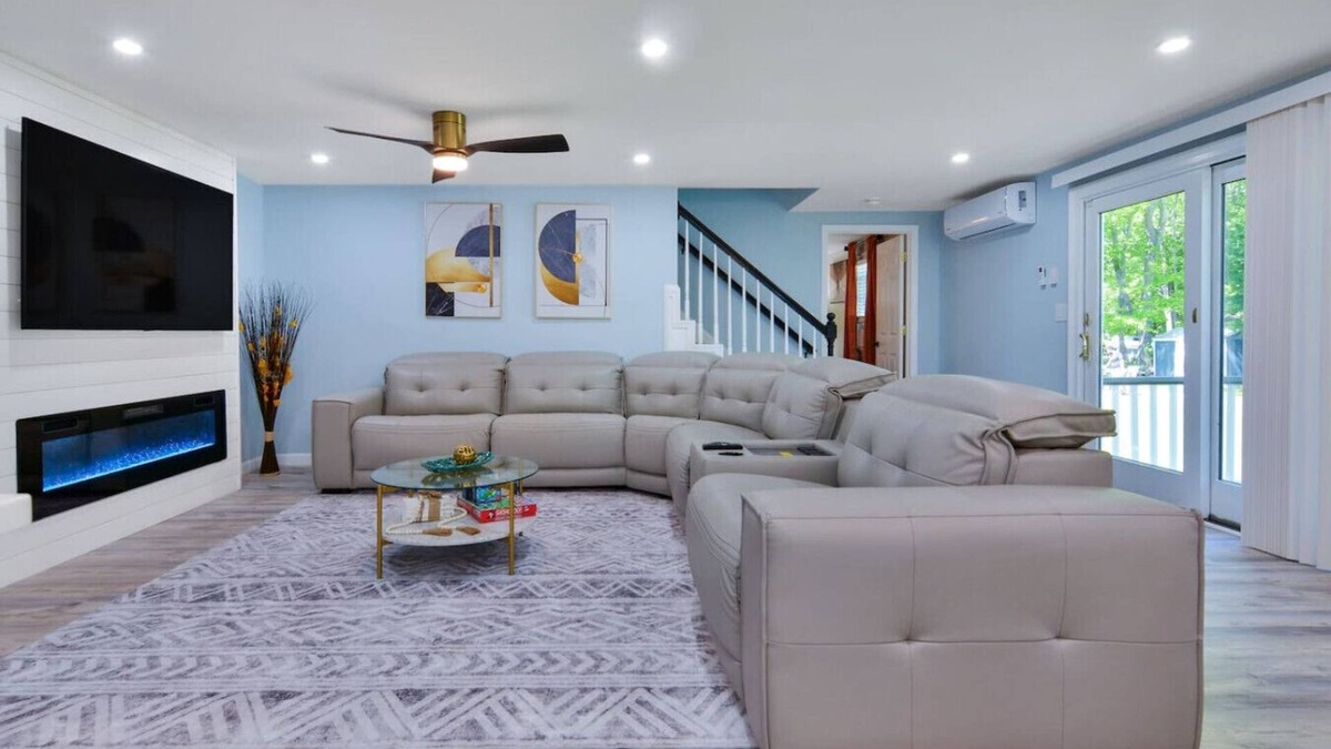 Methuen House | Modern Luxe getaway unit with Hot tub/fire-pit