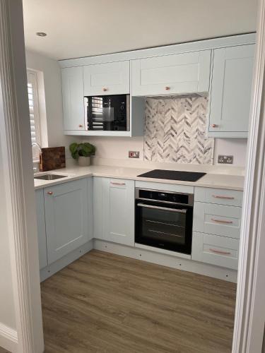 Billericay Apartment | Modern Luxe Maisonette Near Station With Free Parking
