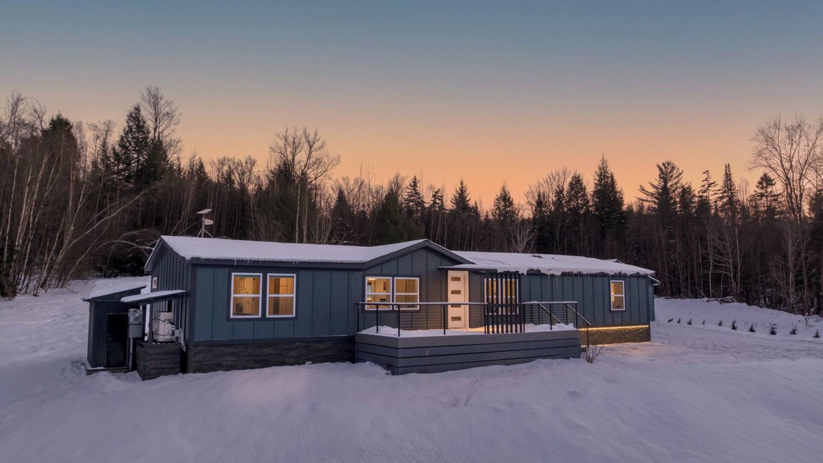 Newport House | Modern Luxe: Starlink, Heated Floors, EV Charging