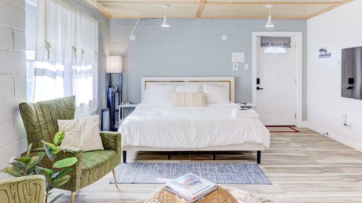 Downtown Memphis Apartment | Modern Luxe Studio + Free Gated Parking + King Bed
