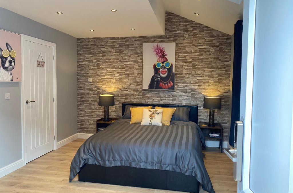 Stansted Apartment | Modern Luxury 1 bed apartment with parking near Stansted Airport