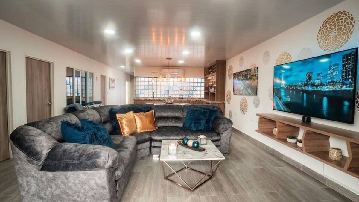 Cali Apartment | Modern Luxurious Apt with Spa near Chipichape