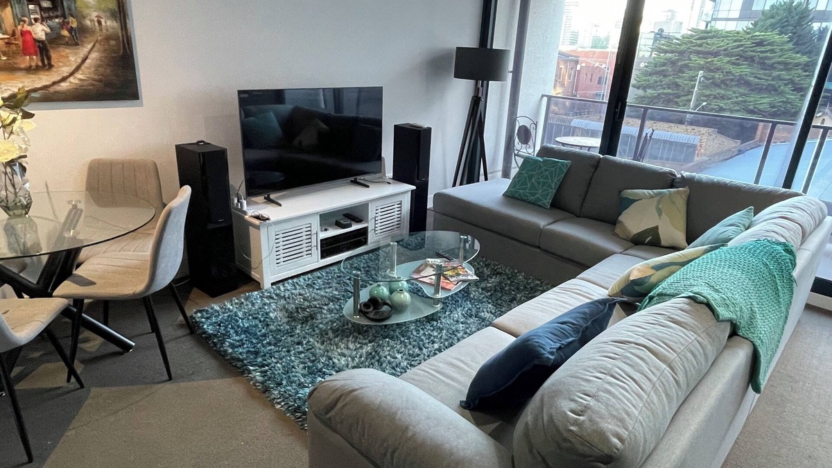 South Yarra Apartment | Modern Luxurious with private parking & free Wi Fi