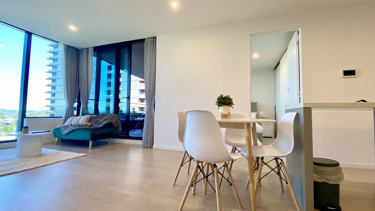 Glen Waverley Apartment | Modern Luxury 2 Bed, 2 Bath Apartment With Free Parking in Central Location