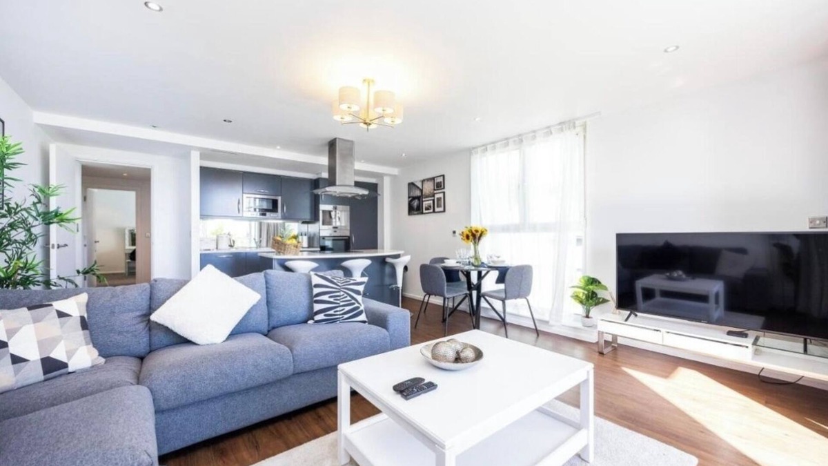 Docklands Apartment | Modern Luxury 2-Bedroom Flat in London Excel