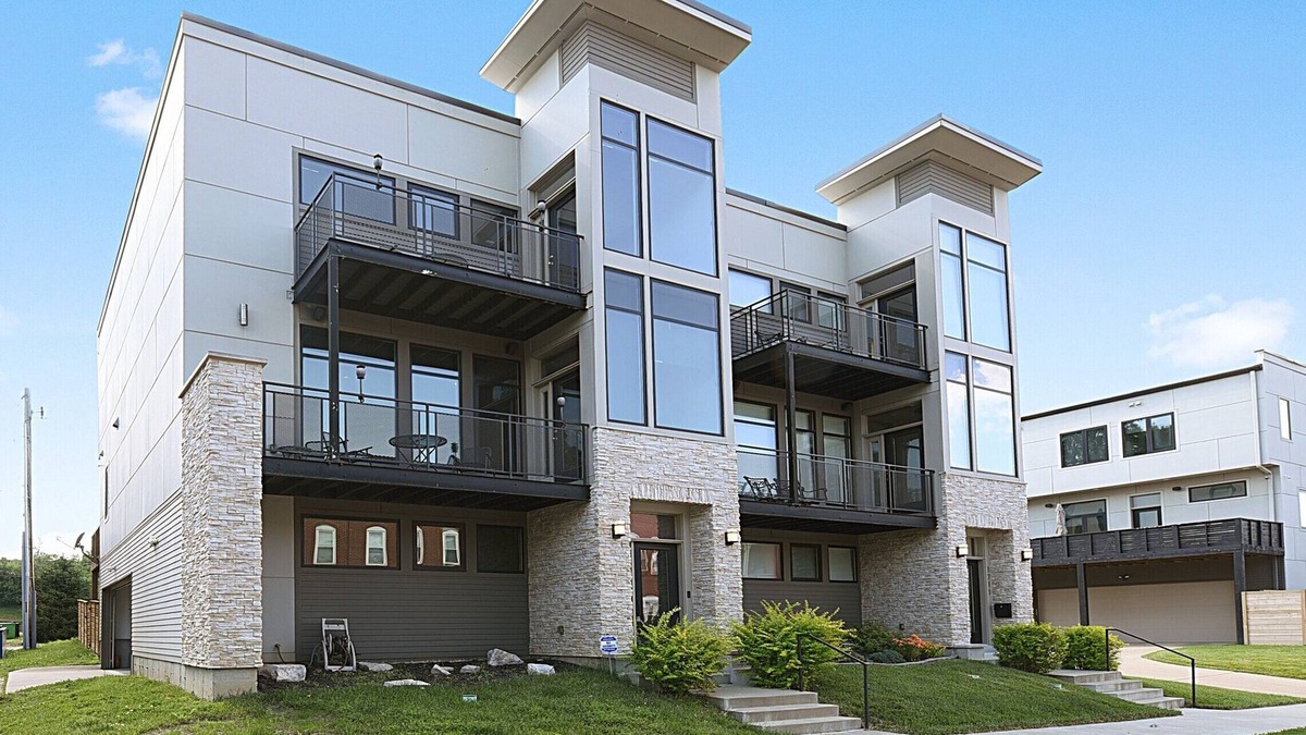 Lafayette Square House | Modern Luxury 3-Story Brand New Home in STL