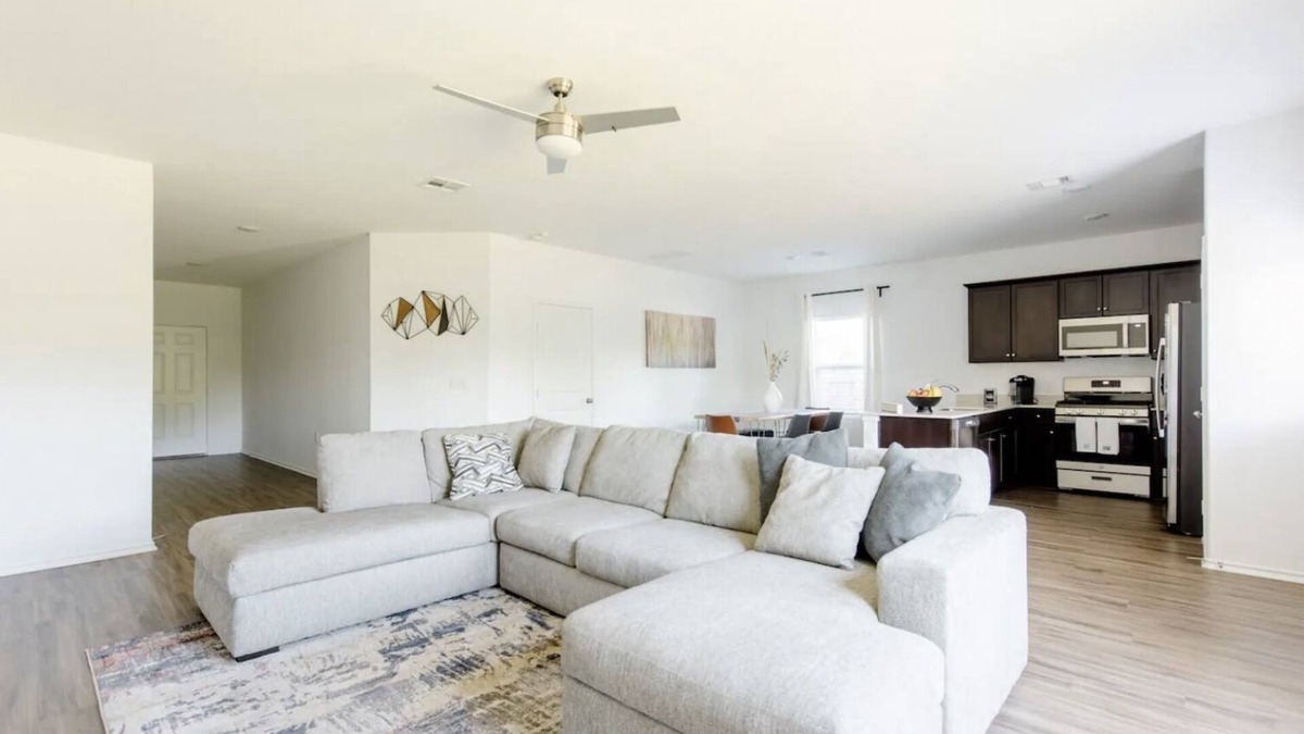Pflugerville House | Modern Luxury: 4-Bedrooms - FREE early checkin - PRIME Location - October Deals