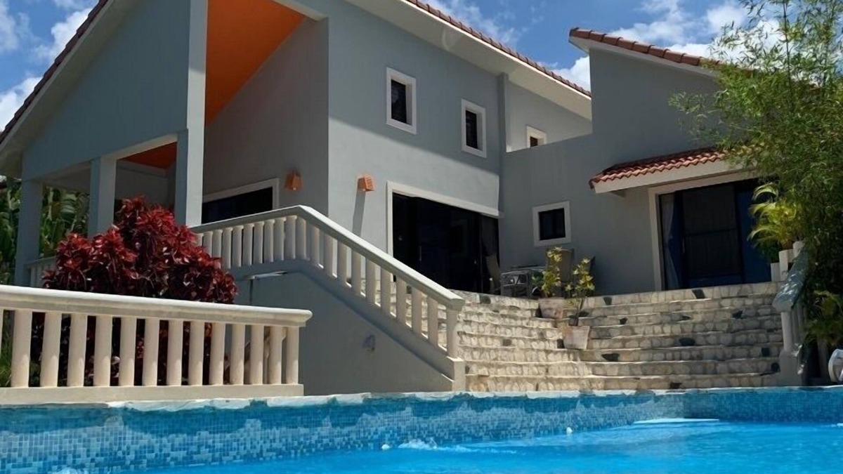 Urbanizacion Tavarez Villa | Modern luxury 4BR Sosua Villa, sea view, pool, jacuzzi, walk to beaches, town