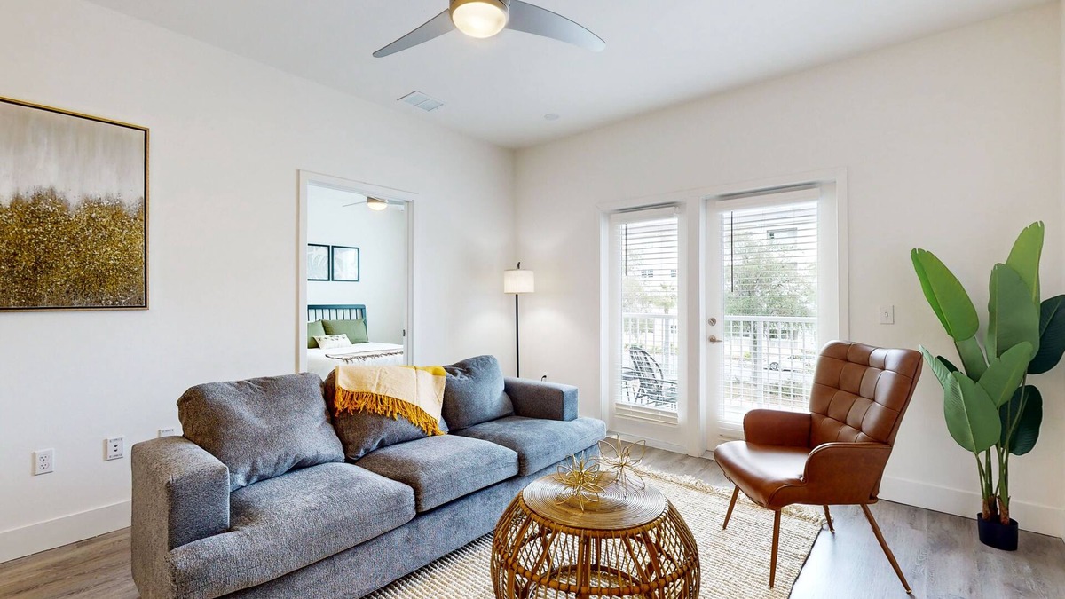 Gainesville Apartment | Modern luxury apartment w/private balcony, and shared pool