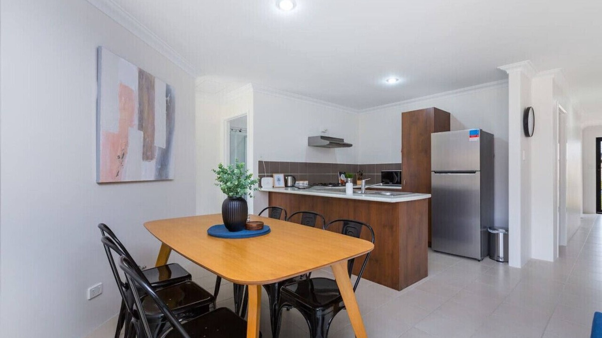East Cannington House | Modern Luxury in East Cannington!