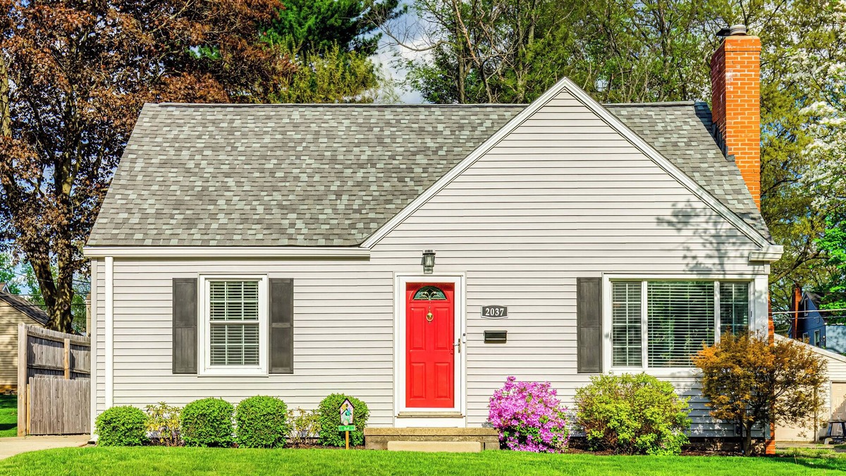 Cuyahoga Falls House | Modern Luxury - Cuyahoga Falls Spacious Retreat