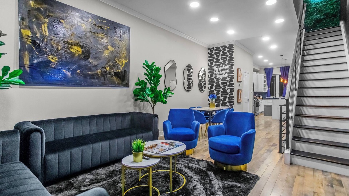 Brewerytown House | Modern Luxury Escape w/Movie Screen & Backyard Fun